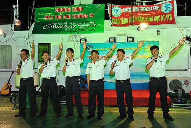 Một ngày với Hành trình “Tuổi trẻ vì biển đảo quê hương” ảnh 6 Một ngày với Hành trình “Tuổi trẻ vì biển đảo quê hương” ảnh 6