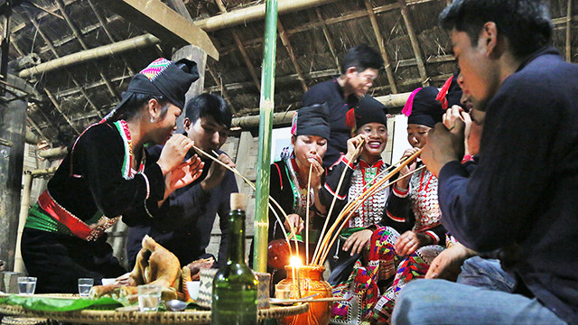 Lễ cúng bản của người Khơ Mú ảnh 3