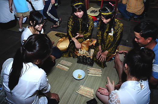 Dùng ngự thiện với hoàng đế trong "Đêm Hoàng cung" ảnh 9