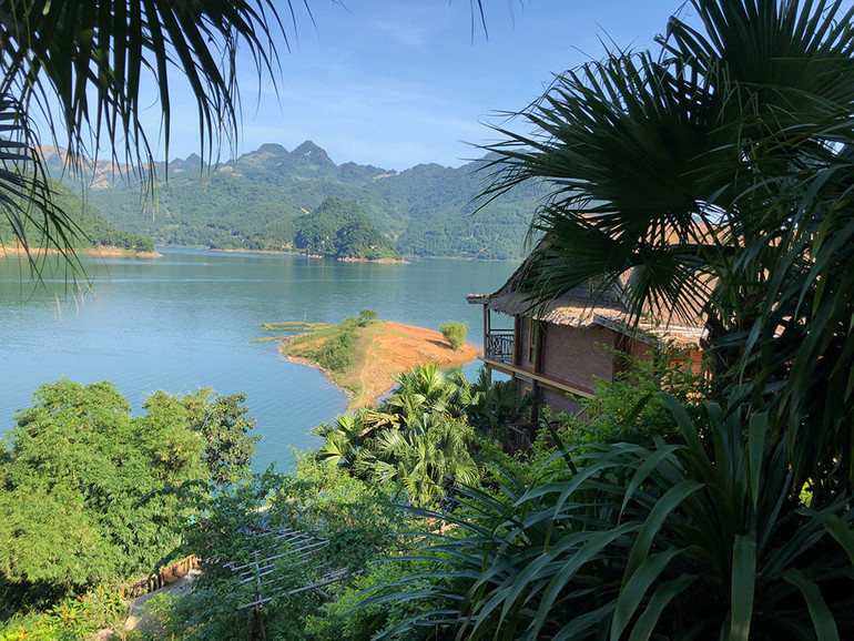 Hồ Hòa Bình - Nhìn từ những xóm núi ven bờ ảnh 14