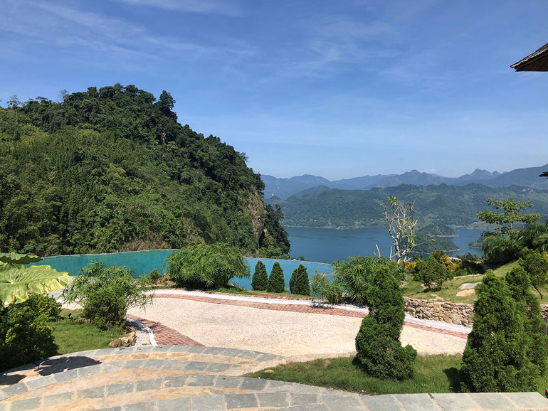 Hồ Hòa Bình - Nhìn từ những xóm núi ven bờ ảnh 13