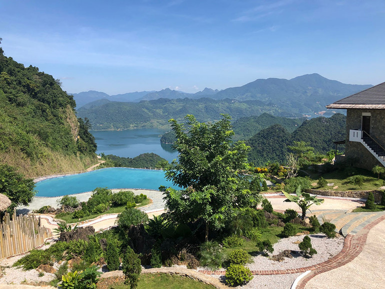 Hồ Hòa Bình - Nhìn từ những xóm núi ven bờ ảnh 12