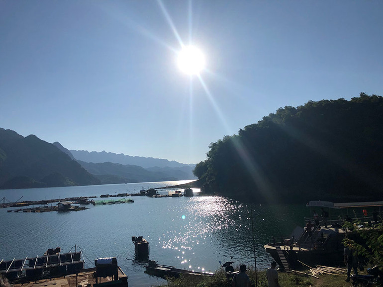 Hồ Hòa Bình - Nhìn từ những xóm núi ven bờ ảnh 9