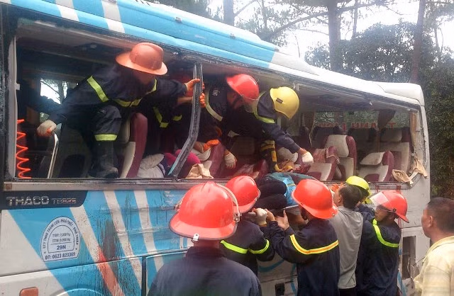 Tai nạn thảm khốc trên đèo Prenn - Đà Lạt, ít nhất bảy người chết ảnh 4 Tai nạn thảm khốc trên đèo Prenn - Đà Lạt, ít nhất bảy người chết ảnh 4