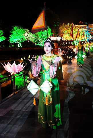 Dùng ngự thiện với hoàng đế trong "Đêm Hoàng cung" ảnh 4