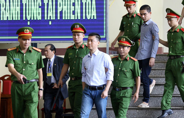 Phan Văn Vĩnh và 91 đồng phạm trong vụ đánh bạc nghìn tỷ hầu tòa ảnh 2 Phan Văn Vĩnh và 91 đồng phạm trong vụ đánh bạc nghìn tỷ hầu tòa ảnh 2