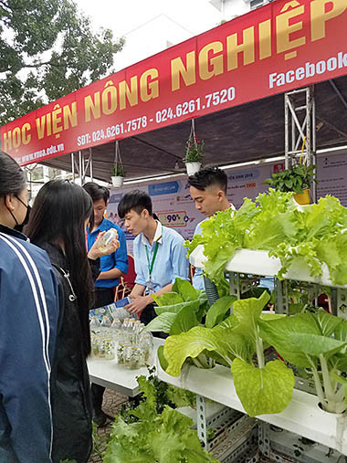 Sôi nổi Ngày hội Tư vấn tuyển sinh - hướng nghiệp 2018 ảnh 2