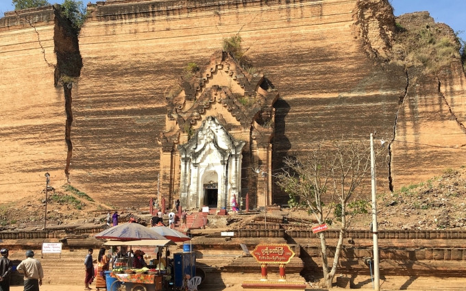 Mandalay - Miền cổ tích bình yên đầy nắng gió ảnh 1