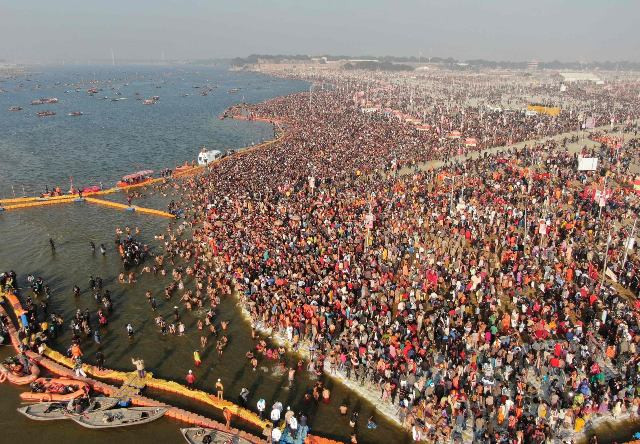 Hơn 20 triệu người Hindu tham gia Lễ hội Kumbh Mela ở Ấn Độ ảnh 6