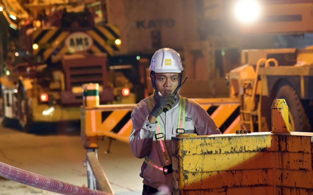 Lắp đặt thành công dầm cuối cùng trên tuyến đường sắt Nhổn - Ga Hà Nội ảnh 3