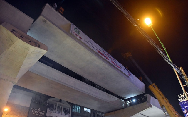 Lắp đặt thành công dầm cuối cùng trên tuyến đường sắt Nhổn - Ga Hà Nội ảnh 8