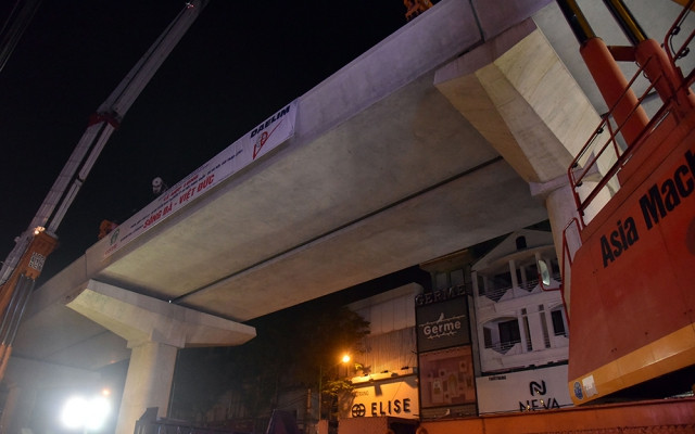 Lắp đặt thành công dầm cuối cùng trên tuyến đường sắt Nhổn - Ga Hà Nội ảnh 9