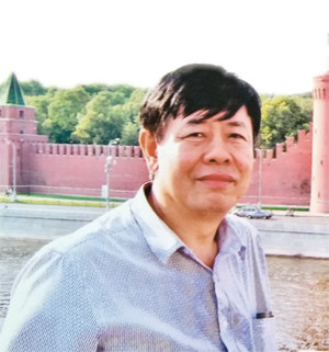 Đạo diễn, NSƯT Trần Cẩm thuộc “quân số” của Trung tâm sản xuất phim tài liệu và phóng sự - Đài truyền hình Việt Nam. Giải thưởng Hoa Sơn Trà tại Liên hoan truyền hình các nước châu Á tại Côn Minh (Trung Quốc) năm 2010 cho phim tài liệu nghệ thuật Hạ Long xanh. Phim tài liệu chính luận Vươn ra biển lớn đoạt giải Vàng tại liên hoan phim các nước có biển tại Liên bang Nga 2012. Hai giải A Giải Báo chí quốc gia cho các phim tài liệu: Hoa của thép (năm 2007) và Tượng đài Bác giữa Thủ đô nước Nga (trong series 8 tập Hồ Chí Minh với nước Nga) năm 2012. Giải Cánh diều Vàng năm 2008 cho phim tài liệu Người bạn thầm lặng của Bác. Và 10 Huy chương Vàng, 16 Huy chương Bạc Liên hoan truyền hình Toàn quốc cùng nhiều giải thưởng khác cho nhiều thể loại phim.