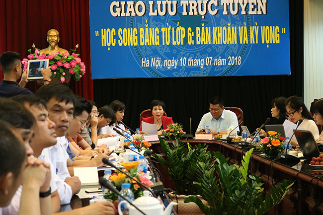Giao lưu trực tuyến “Học song bằng từ lớp 6: Băn khoăn và kỳ vọng” ảnh 16
