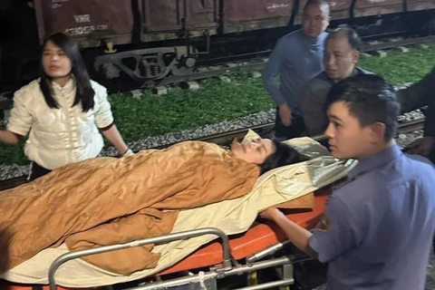 Một sản phụ mang thai 34 tuần bất ngờ chuyển dạ trên tàu SE4.