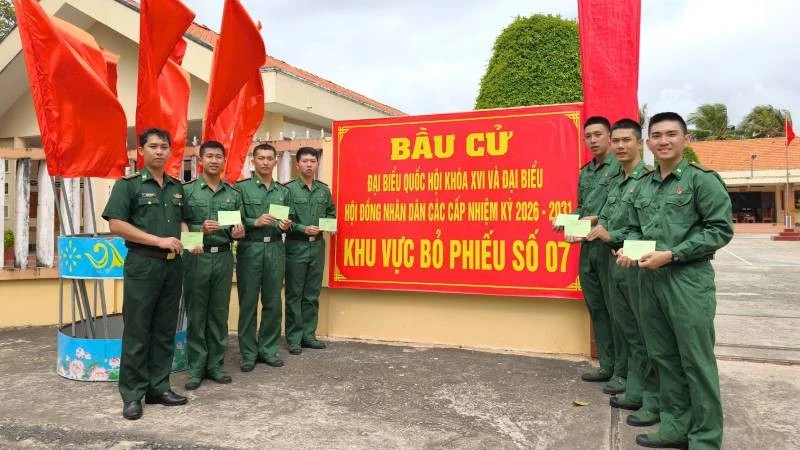 Bộ đội Biên phòng Vĩnh Long đẩy mạnh tuyên truyền và bảo vệ an ninh cho cuộc bầu cử