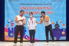 Một buổi tổ chức chuyên đề giáo dục kỹ năng sống cho học sinh "Ứng xử văn minh trên mạng xã hội" tại Trường THCS Vĩnh Tuy (Hà Nội).