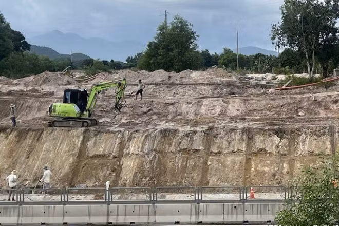 Đơn vị đang thi công tại Km215.