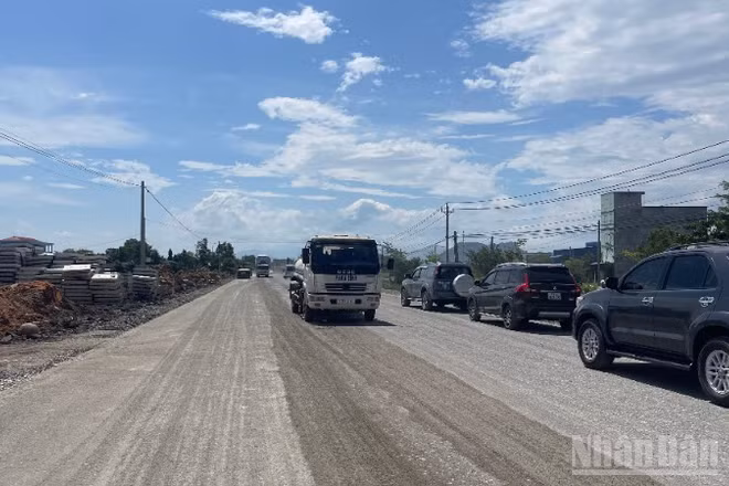 Chủ đầu tư còn thi công chậm tiến độ.
