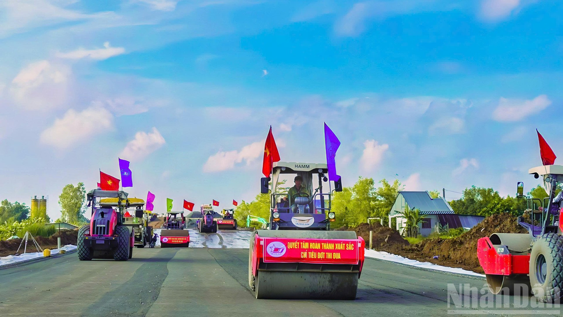 Rộn ràng thi đua về đích sớm trên các công trường xây dựng hạ tầng giao thông.