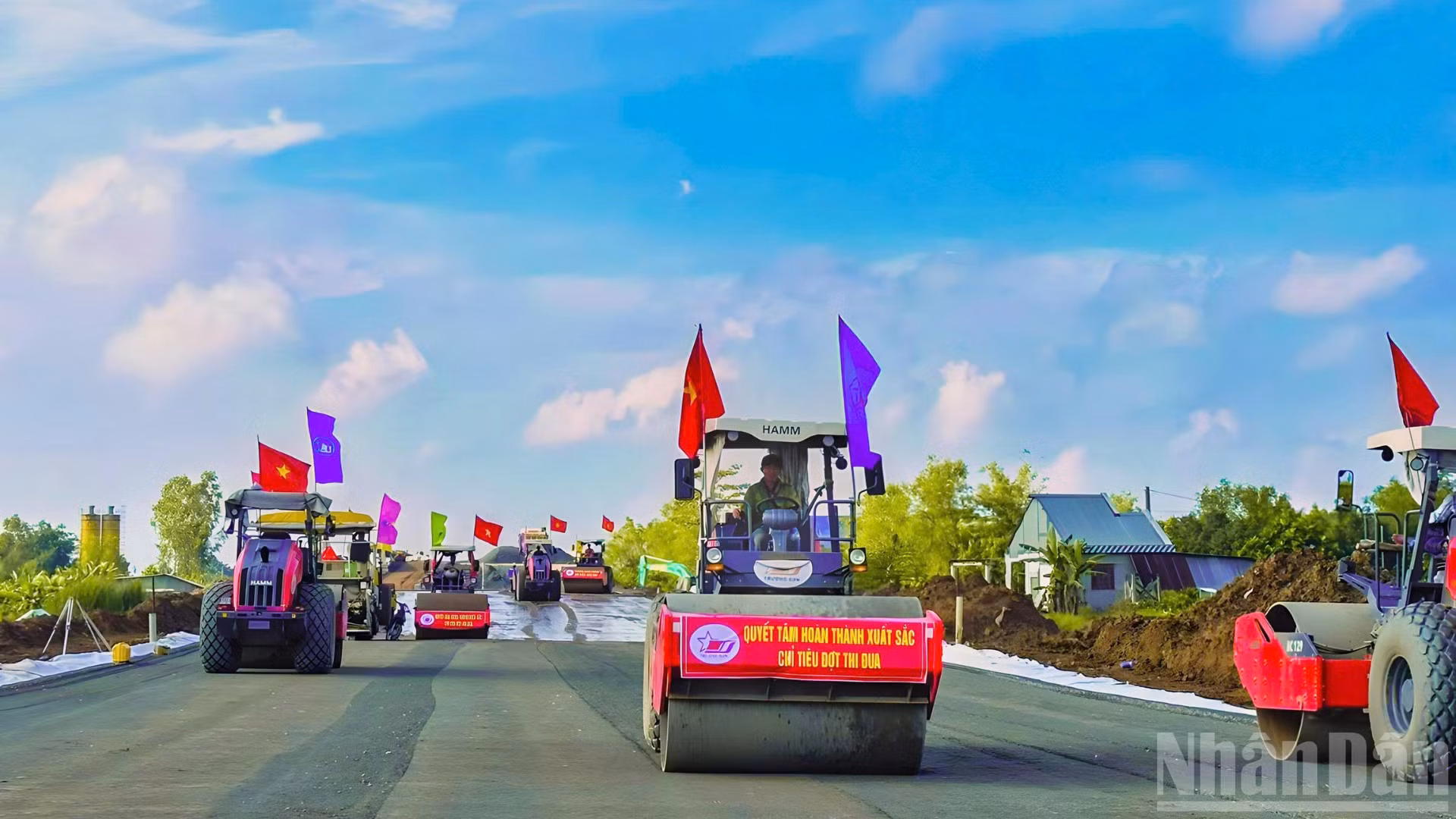 Rộn ràng thi đua về đích sớm trên các công trường xây dựng hạ tầng giao thông.