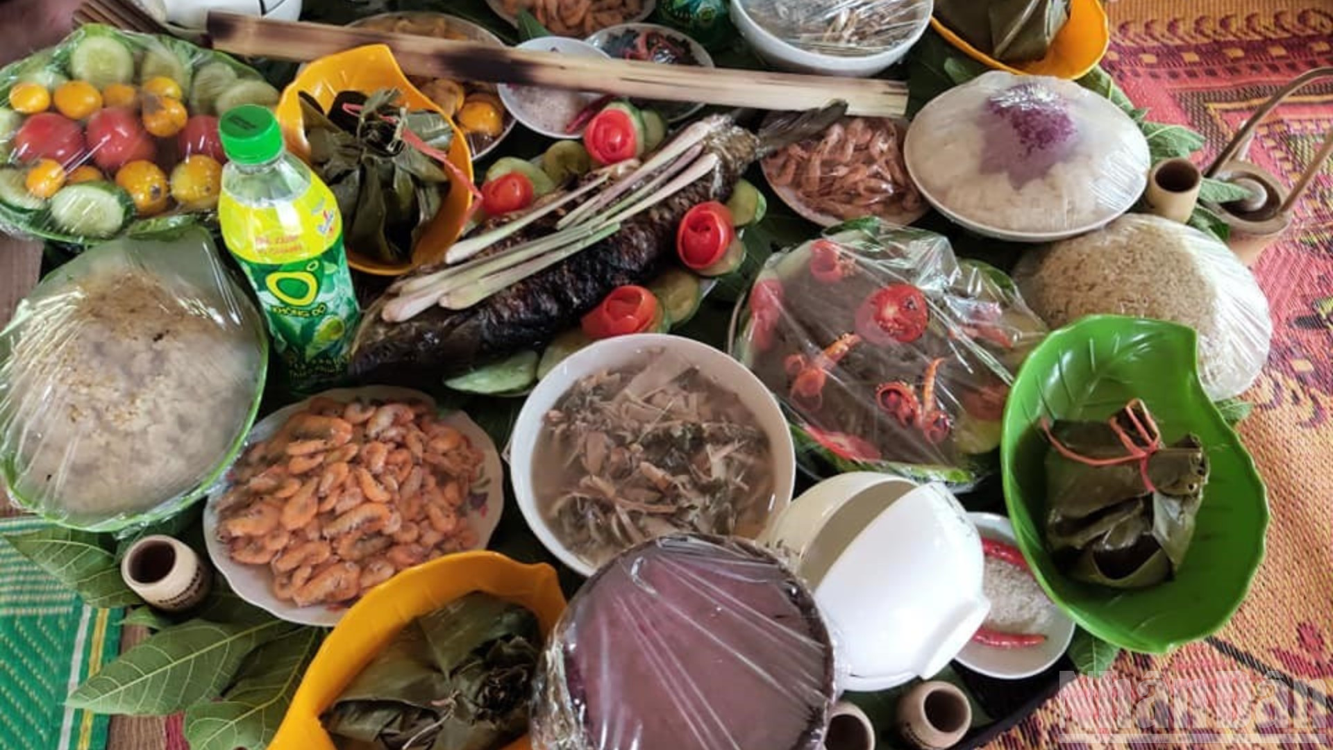 Trên mâm cỗ cúng của người Thái không xuất hiện thịt gà và thịt trâu để thể hiện sự trân trọng những con vật gắn liền nông nghiệp.