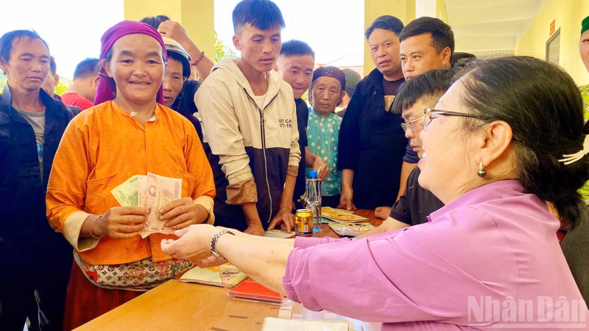 Các xã biên giới thuộc tỉnh Tuyên Quang cơ bản hoàn thành việc phát quà Tết Độc lập cho nhân dân.