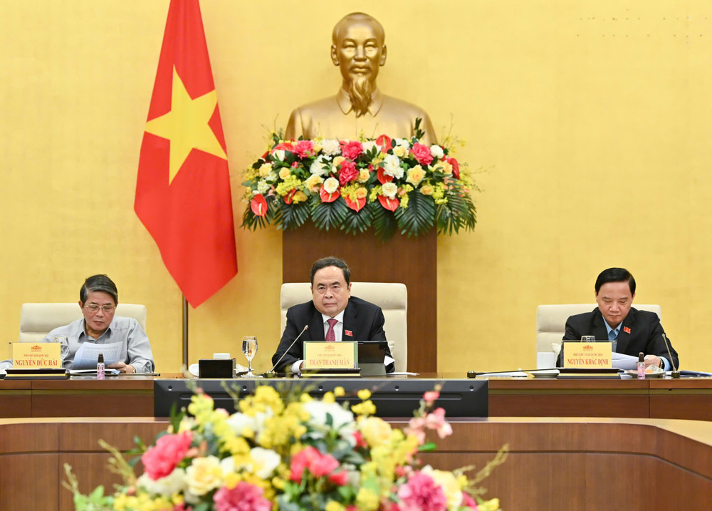 Chủ tịch Quốc hội Trần Thanh Mẫn chủ tọa và phát biểu tại phiên họp chiều tối 18/6. (Ảnh: DUY LINH) chu-tich-quoc-hoi-tran-thanh-man-phat-bieu-tai-phien-hop-chieu-18-6-anh-duy-linh.jpg