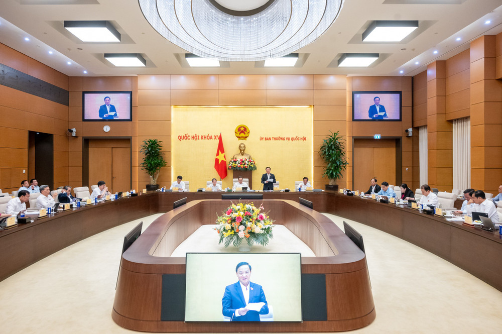 Quang cảnh phiên họp của Ủy ban Thường vụ Quốc hội chiều nay. 5-pctqh-nguyen-khac-dinh.jpg