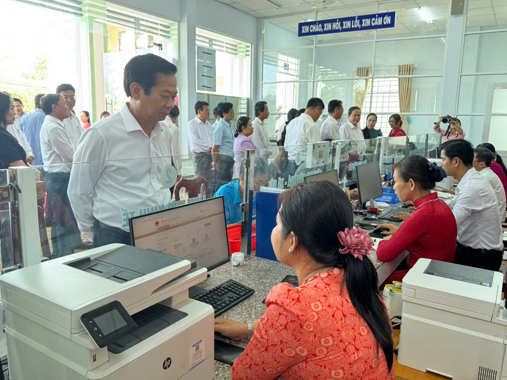 Quang cảnh khuôn viên làm việc giải quyết các thủ tục hành chính phục vụ nhân dân tại phường Phú Lợi. anh-6.jpg