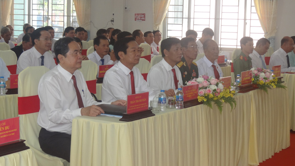 Chủ tịch Quốc hội và các đại biểu tham dự Đại hội sáng nay tại xã Thạnh Xuân. dsc07963.jpg