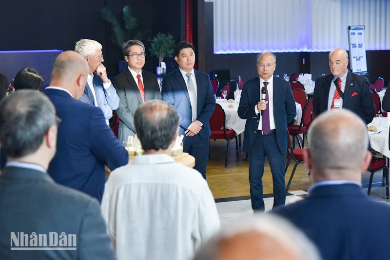 Đại sứ Đinh Toàn Thắng kêu gọi các doanh nghiệp Toulouse tham gia sâu hơn vào thị trường Việt Nam trong mọi lĩnh vực. (Ảnh: MINH DUY) duy-8224.jpg