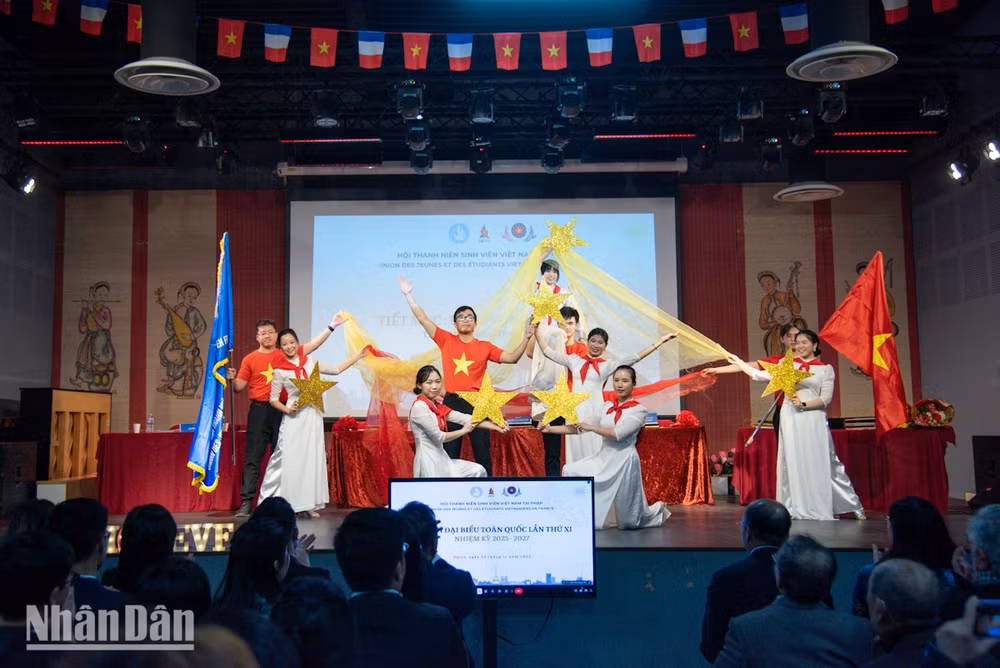 hoi-sv-vn-tai-phap-duy-1.jpg