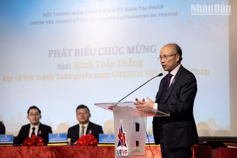 hoi-sv-vn-tai-phap-duy-8.jpg