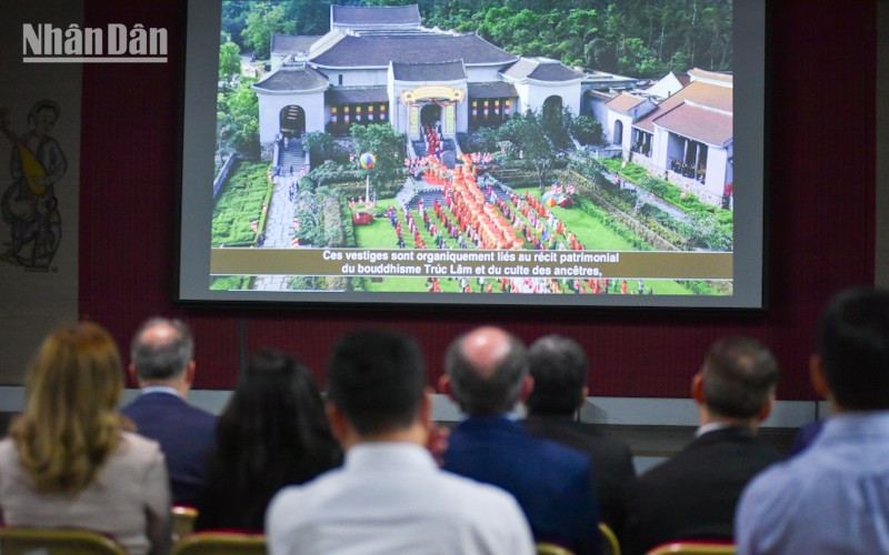 Các đại biểu đánh giá cao những giá trị hòa bình, hòa giải và hòa hợp mà Việt Nam cùng UNESCO chung chia sẻ. (Ảnh: MINH DUY) quang-ba-con-son-kiep-bac-unesco-duy-2.jpg