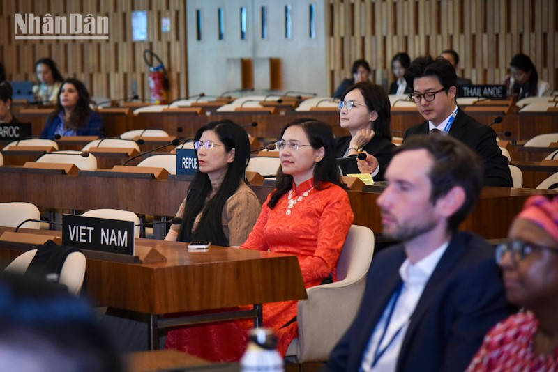 Đại sứ Nguyễn Thị Vân Anh, Trưởng Phái đoàn Thường trực Việt Nam bên cạnh UNESCO, tham dự trực tiếp buổi lễ. (Ảnh: KHẢI HOÀN) cong-vien-dia-chat-toan-cau-unesco-lang-son-minh-duy-3.jpg