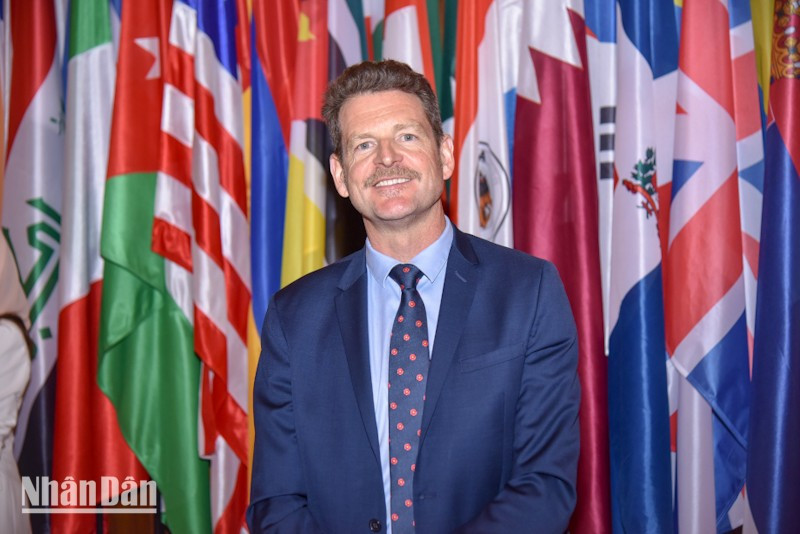 Ông Kristof Vandenberghe, Trưởng Phòng Khoa học trái đất và công viên địa chất, khẳng định Lạng Sơn xứng đáng với danh hiệu này. (Ảnh: MINH DUY) cong-vien-dia-chat-toan-cau-unesco-lang-son-minh-duy-9.jpg