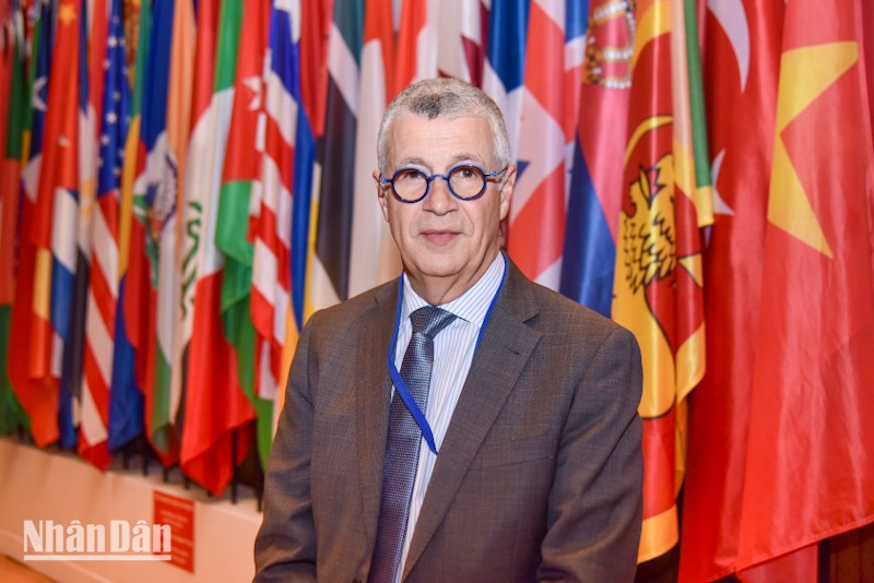Ông Antonio De Sousa Abreu, Giám đốc bộ phận Khoa học Sinh thái và trái đất UNESCO, cho biết đây là một cơ hội tốt để mở ra các cơ hội phát triển mới cho giới trẻ hướng tới cộng đồng. (Ảnh: MINH DUY) cong-vien-dia-chat-toan-cau-unesco-lang-son-minh-duy-8.jpg
