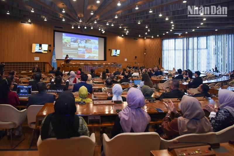 Toàn cảnh lễ trao bằng công nhận tại trụ sở UNESCO. (Ảnh: MINH DUY) cong-vien-dia-chat-toan-cau-unesco-lang-son-minh-duy-1.jpg