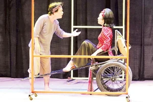 Cảnh trong vở “Mã đáo khai xuân” của Nhà hát kịch Thành phố Hồ Chí Minh. (Ảnh MẠNH HẢO)