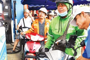 Thị trường xăng dầu trên địa bàn Thành phố Hồ Chí Minh ổn định, bảo đảm nguồn cung phục vụ khách hàng.