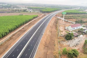 ao tốc Biên Hòa-Vũng Tàu, đoạn qua Thành phố Hồ Chí Minh.