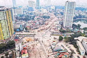 Tuyến đường Vành đai 1 (Hà Nội) đang được thi công. (Ảnh QUANG THÁI)