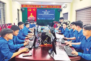 Đoàn viên, thanh niên xã Phù Đổng (Hà Nội) tích cực thực hiện chiến dịch “90 ngày đêm làm giàu, làm sạch dữ liệu đất đai”. 