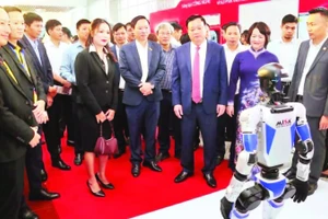 Trình diễn robot tại Diễn đàn khoa học, công nghệ, đổi mới sáng tạo và chuyển đổi số tỉnh Hưng Yên tháng 10/2025.