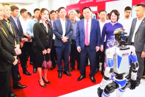 Trình diễn robot tại Diễn đàn khoa học, công nghệ, đổi mới sáng tạo và chuyển đổi số tỉnh Hưng Yên tháng 10/2025.