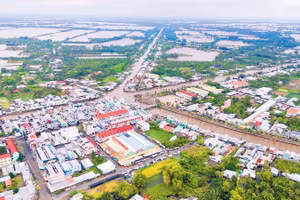 Năm nhánh sông cùng hội tụ về một điểm tạo nên vùng đất Ngã Năm nên thơ bình dị.