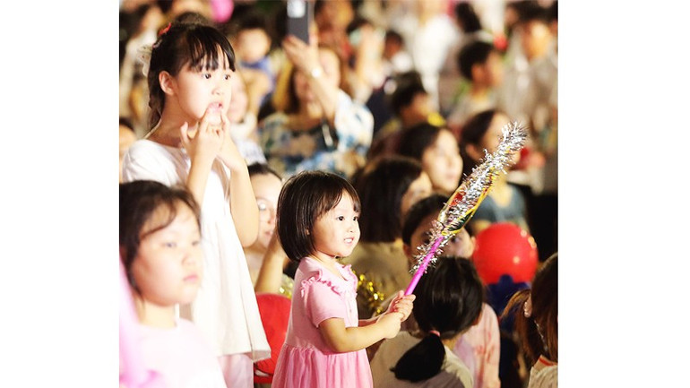 Trẻ được hòa mình trong không gian cổ tích. 45.jpg