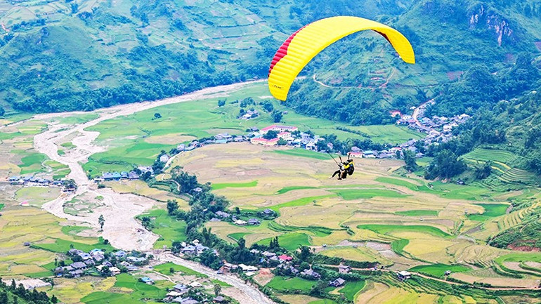 Trải nghiệm dịch vụ dù bay trên đèo Khau Phạ. 45.jpg
