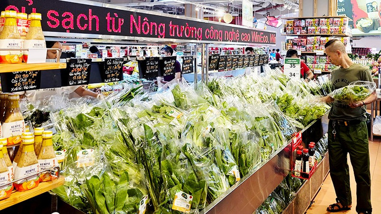 Các sản phẩm nông nghiệp sạch đến tay người tiêu dùng. Ảnh: NGUYỆT ANH 91a.jpg